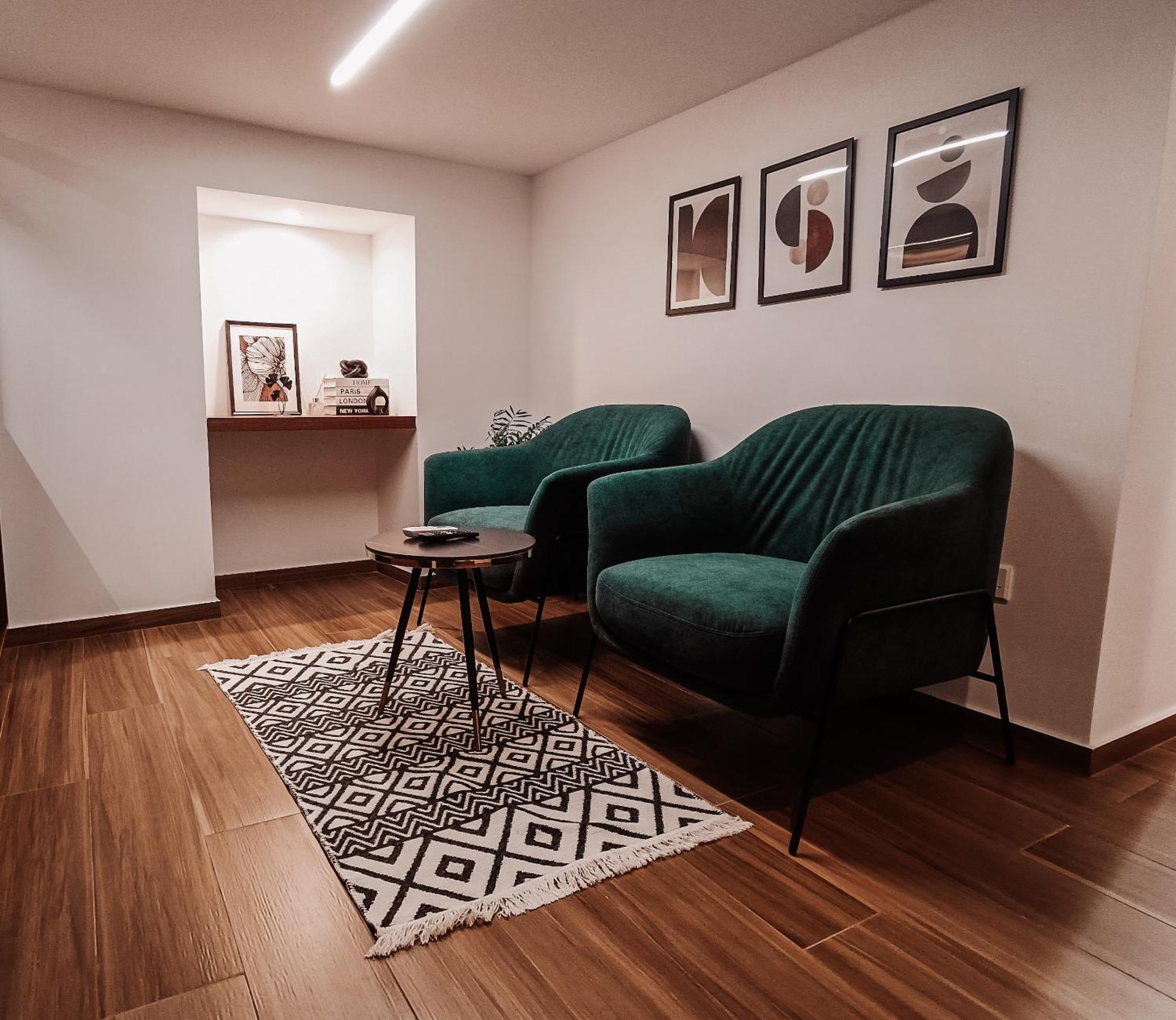 The Secret Yard Apartment *